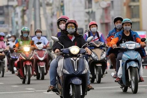 Xe máy không bật đèn sau 18h bị phạt cao nhất 600.000 đồng
