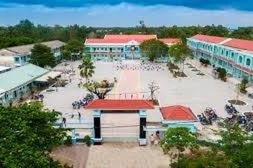 Nữ sinh bị Phó trưởng phòng Dân tộc ở Cà Mau dâm ô vẫn đi học bình thường