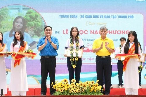 Gần 10.000 học sinh tiêu biểu TPHCM tham gia Hội trại truyền thống 9/1