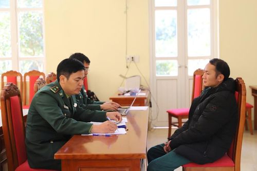 Bắt vụ vận chuyển pháo nổ trái phép