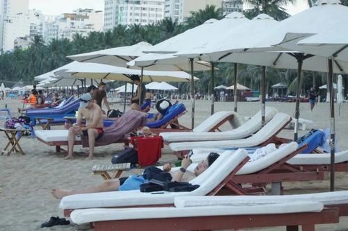 Rà soát toàn bộ dịch vụ trên bãi biển Nha Trang sau việc du khách bị đòi phí 200 nghìn đồng