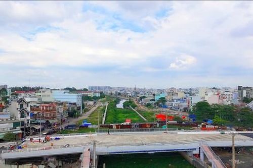 2 cầu ở cửa ngõ phía tây TPHCM sắp thông xe, xóa 'điểm đen' ùn tắc