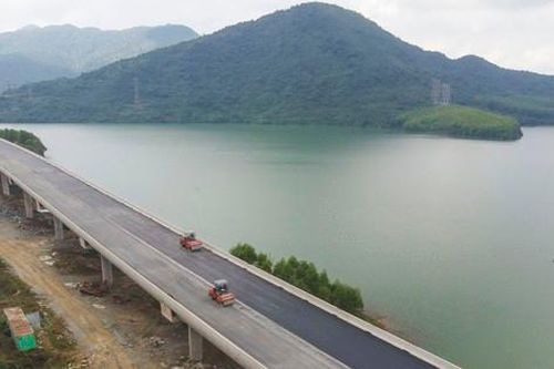 Nhìn từ trên cao những cây cầu vượt hồ trên cao tốc 12.500 tỷ qua Hà Tĩnh