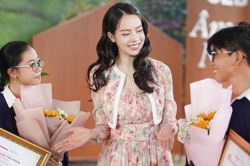 Toàn cảnh lễ trao học bổng Nâng bước Thủ khoa 2024