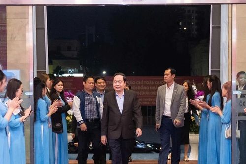 Chủ tịch Quốc hội Trần Thanh Mẫn dự tổng duyệt Lễ trao Giải Diên Hồng lần thứ ba