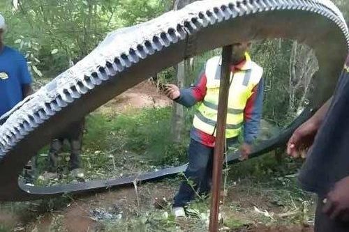 Người dân sốc nặng khi thấy vật thể 'bí ẩn' nặng 500kg rơi xuống làng