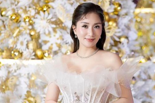 Khánh Thi công khai nhận xét một người đẹp 'làm màu'