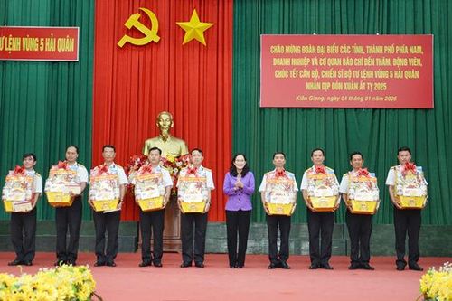 An Giang thăm, chúc Tết cán bộ, chiến sĩ Bộ Tư lệnh Vùng 5 Hải quân
