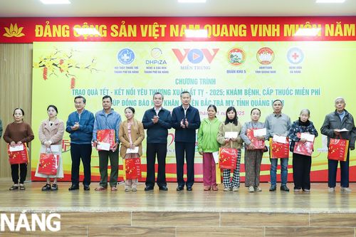 Trao 1.300 suất quà cho người nghèo tại huyện Bắc Trà My, Phú Ninh (Quảng Nam)