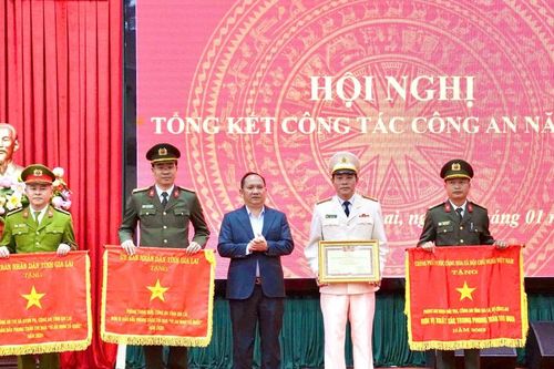 Nhiều tập thể, cá nhân Công an tỉnh được khen thưởng