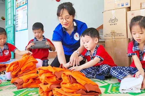 Trao yêu thương đầu năm mới