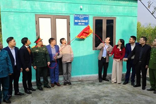 Hữu Lũng: Khánh thành và bàn giao nhà 'đại đoàn kết' cho 3 hộ nghèo tại xã Yên Bình
