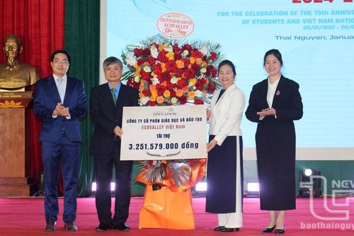 Tài năng tiếng Anh tỏa sáng qua 'English Festival 2025'
