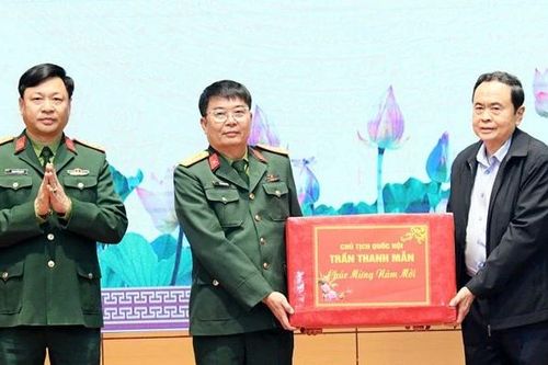 Chủ tịch Quốc hội Trần Thanh Mẫn thăm, tặng quà lực lượng vũ trang, gia đình chính sách, người dân bị thiệt hại do thiên tai tại tỉnh Yên Bái