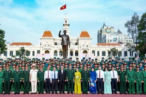 TP Hồ Chí Minh báo công dâng Bác
