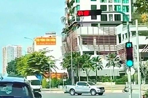 Vụ clip 'Audi chạy đến đâu đèn xanh bật đến đó' ở TP.HCM: Nguyên nhân do đâu?