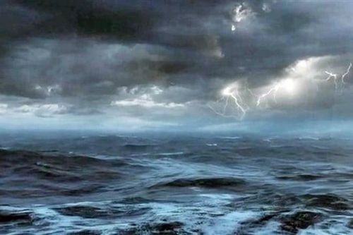 Dự báo thời tiết 5/1: Bắc Bộ nắng hanh, đề phòng mưa dông và lốc xoáy trên biển