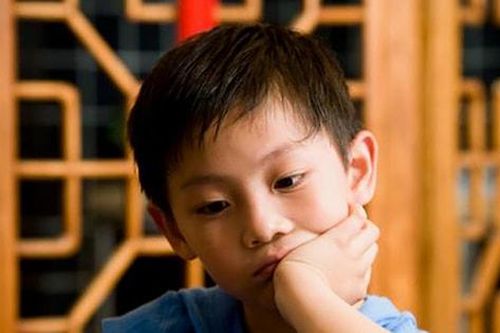 Cha mẹ không được tự ý cho con dùng thuốc