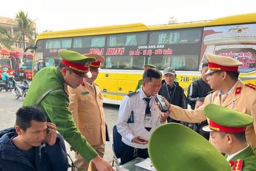 Hoàng Mai: Ngăn chặn hiểm họa từ ma túy và 'ma men' từ bến xe