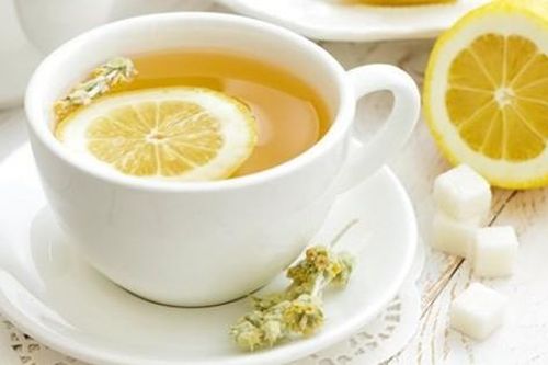 Uống nước chanh nóng có lợi gì khi bị cảm lạnh, ho?