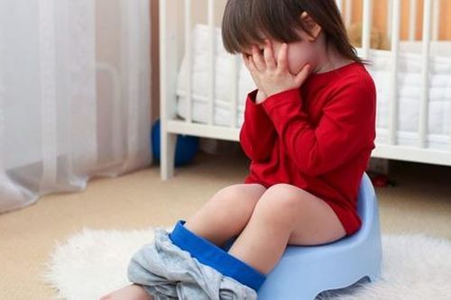 Bé trai phải cắt bỏ đoạn ruột do táo bón kéo dài: Táo bón ở trẻ chữa thế nào?