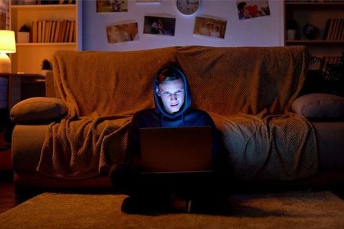 Teen có đang bất lực với chứng nghiện màn hình?