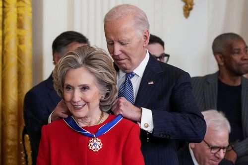 Ông Biden trao tặng 18 huân chương, gửi thông điệp ngầm tới ông Trump