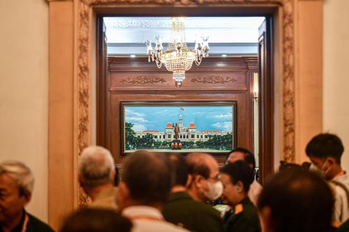 Tạm dừng tour tham quan HĐND - UBND TP.HCM
