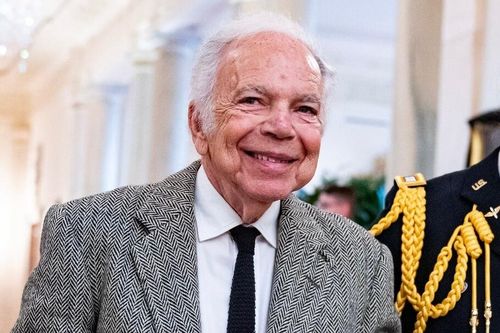 NTK tỷ phú đầu tiên nhận Huân chương Tự do từ ông Biden