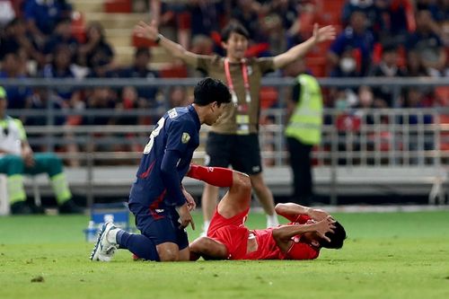 Doãn Ngọc Tân nhận thẻ vàng dù bị chơi xấu