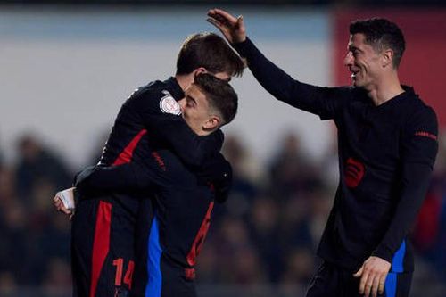 Lewandowski lập cú đúp, Barca thắng đậm 4-0 ngay trên sân khách