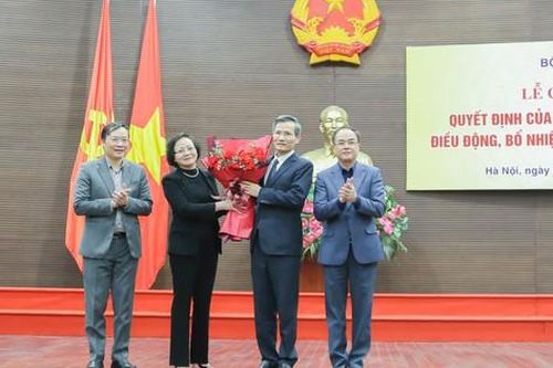Trao quyết định điều động, bổ nhiệm ông Cao Huy giữ chức Thứ trưởng Bộ Nội vụ