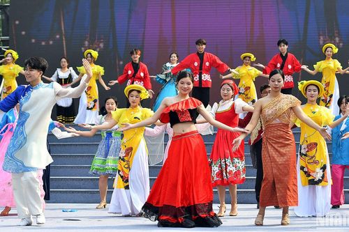 Hàng nghìn bạn trẻ tham gia Ngày hội học sinh, sinh viên toàn quốc 'Connect Fest' 2025