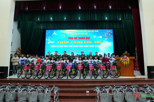 Chương trình 'Phụ nữ Quân đội chắp cánh ước mơ' tại Tuyên Quang