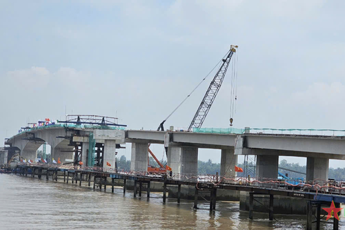 Cù Lao Dung phá thế cô lập giữa sông Hậu