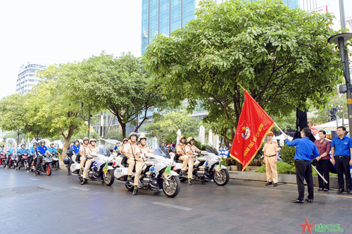 Giữ vững trật tự, an toàn giao thông cho người dân vui Xuân, đón Tết
