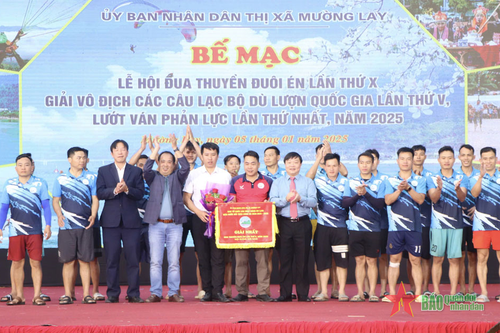 Điện Biên: Bế mạc giải đua thuyền đuôi én