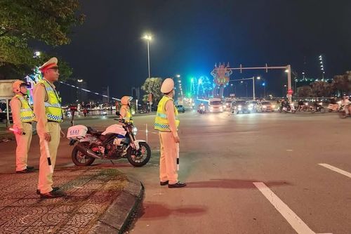 Lực lượng Công an triển khai lực lượng tuần tra, chốt chặn các tuyến phố chính Đà Nẵng trong đêm chung kết lượt về ASEAN Cup 2024