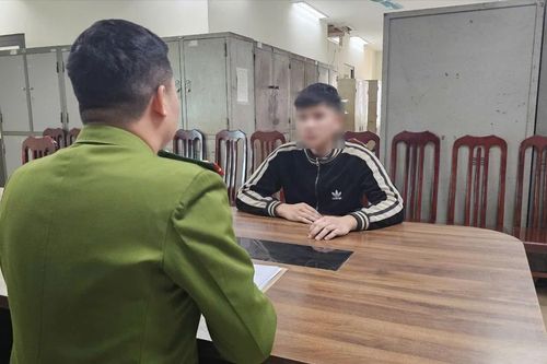 Tạm giữ nam thanh niên tông gãy xương cảnh sát sau trận chung kết lượt đi Việt Nam -Thái Lan