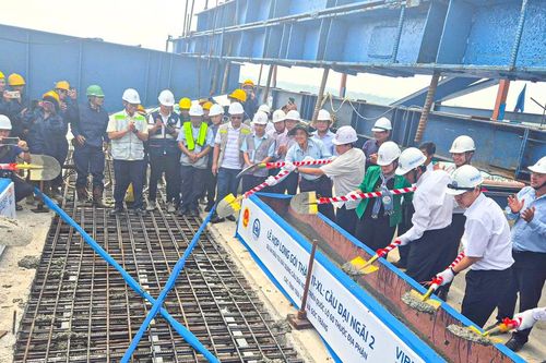 Hợp long cầu Đại Ngãi 2, nối liền cửa Trần Đề (sông Hậu)