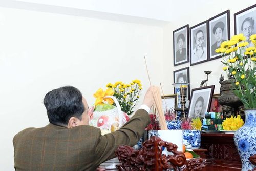 Chủ tịch Quốc hội thăm, chúc tết gia đình các đồng chí nguyên lãnh đạo Đảng, Nhà nước