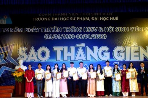 Trao giải thưởng Sao tháng Giêng và Danh hiệu Sinh viên 5 tốt