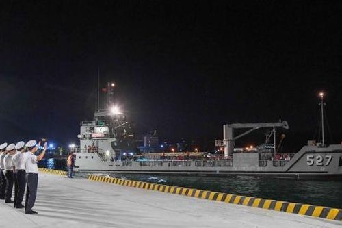 Vùng 5 Hải quân tổ chức thăm, động viên, chúc Tết cán bộ, chiến sĩ và nhân dân vùng biển Tây Nam