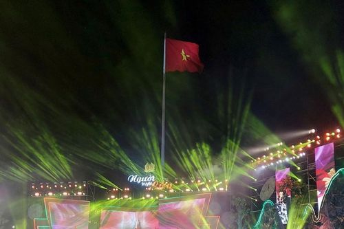 Đặc sắc đêm nghệ thuật tôn vinh những cá nhân giữ bình yên buôn làng Tây Nguyên