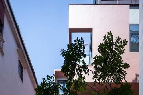 Cách 'hô biến' nhà trong ngõ hẹp thành không gian sống hiện đại