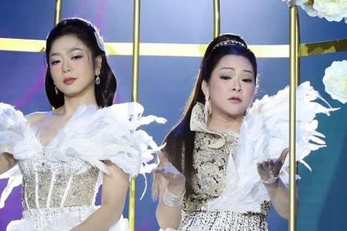 Như Quỳnh quăng áo, đu lồng chim trong đêm nhạc dài 4 tiếng