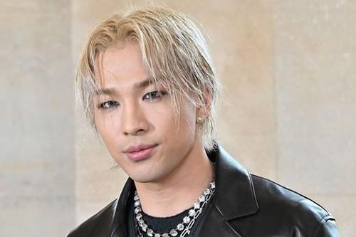 Taeyang (Big Bang) bị fan BTS tấn công