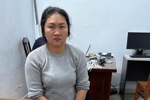 Bắt 'nữ quái' móc túi du khách nước ngoài khi xem cầu Rồng phun lửa