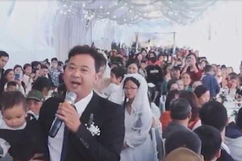 Đám cưới của cặp vợ chồng 5 con thu hút cộng đồng mạng