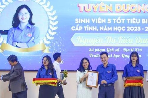 Bình Định tuyên dương Sinh viên 5 tốt và Học sinh 3 rèn luyện